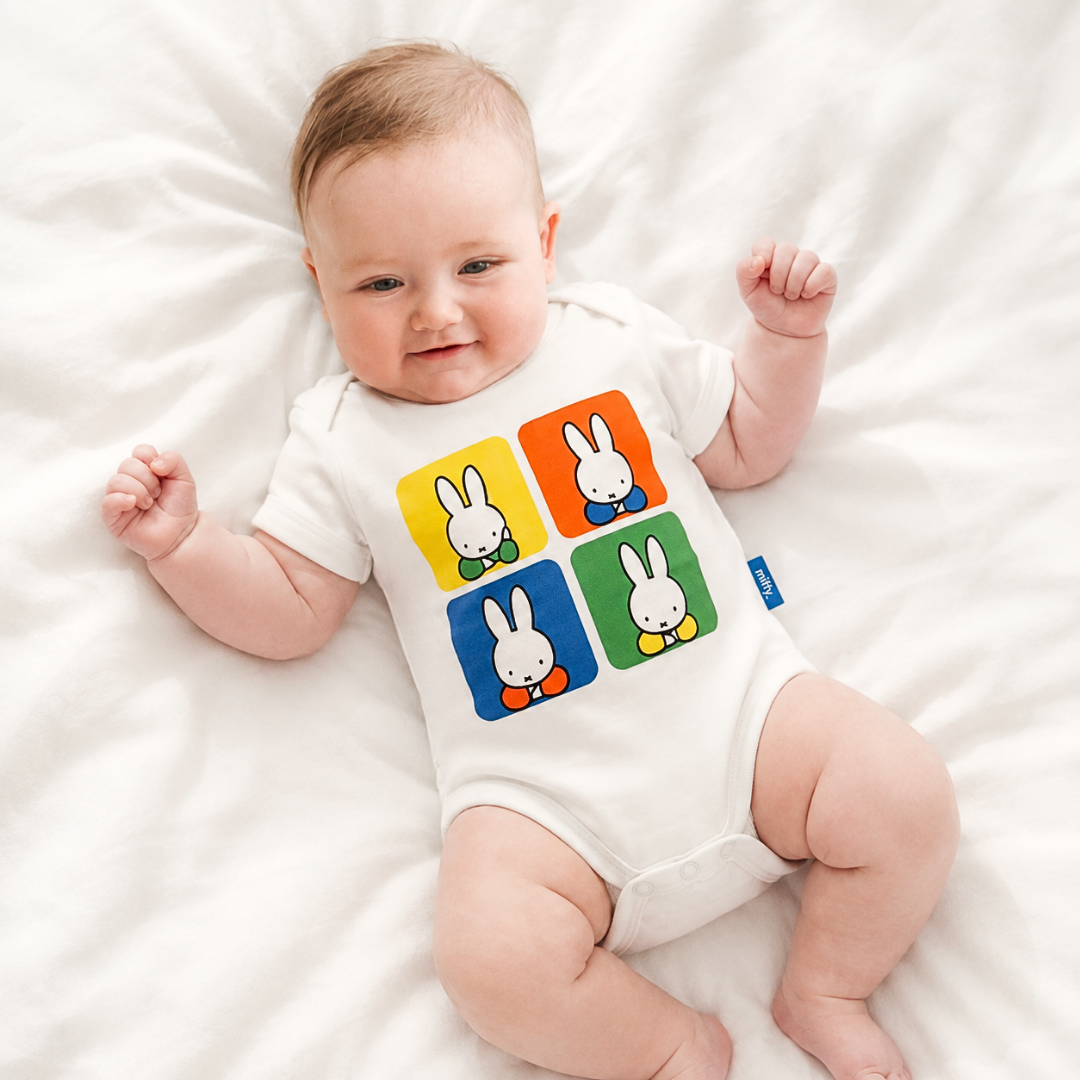 Bebé con el body de bambú de estilo pop art «Retro» Miffy
