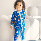 Bebé con el pijama de bambú ZIPSTER x Miffy Starry Sleep de bambú