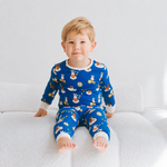 Dziecko ubrane w dziecięcy zestaw piżamowy z bambusa „Miffy Starry Sleep”