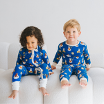 Bebé con el pijama de bambú ZIPSTER x Miffy Starry Sleep de bambú
