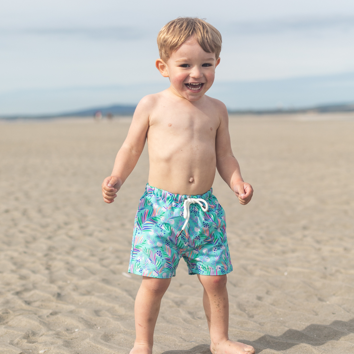 Ragazzi, costume da bagno a strisce nautiche