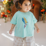 Camiseta infantil oversize color menta con el diseño «Frida Parrot»