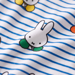 Primer plano del suave tejido de bambú del ZIPSTER x Miffy, de Peek-a-Boo Blue.